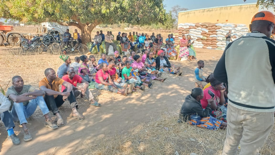 Farmers listen attentively during the interactive engagement.